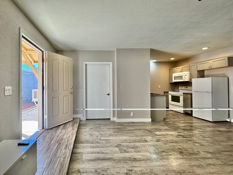 Building Photo - 3767 Kicking Horse Dr