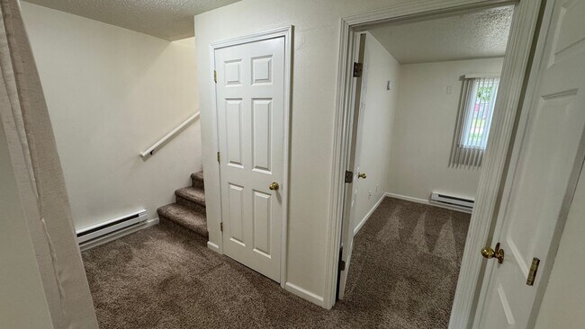 Building Photo - 608 Duplex