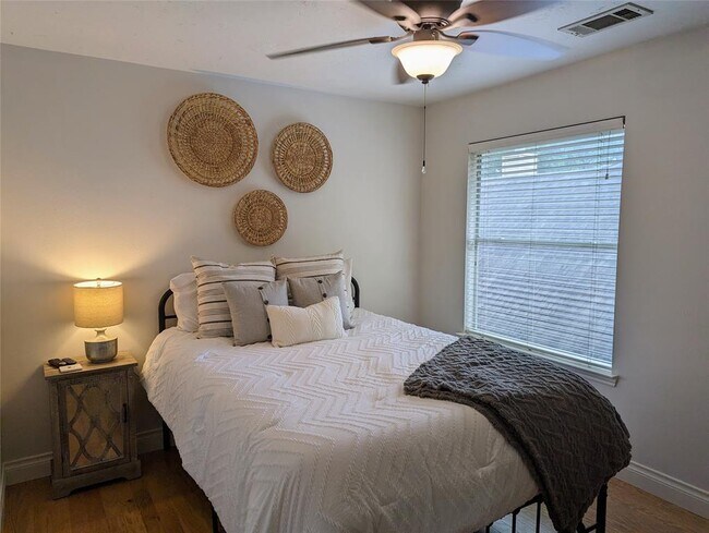 Building Photo - 16114 Charter Rock Dr