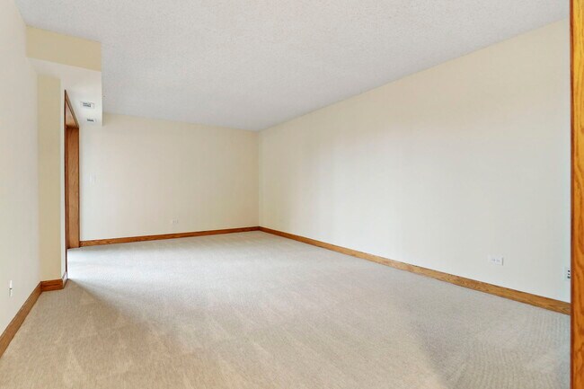 Building Photo - 150 Red Top Dr