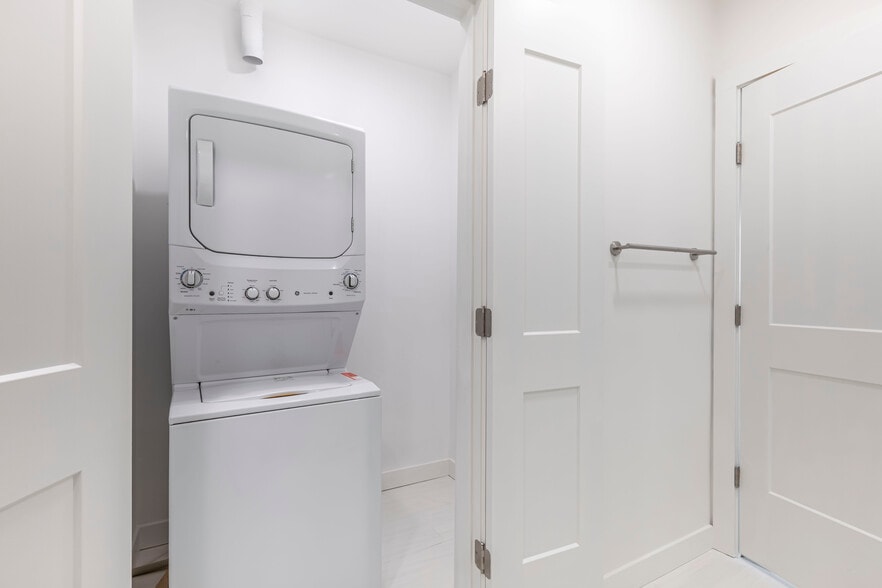 Building Photo - 319 Broadway