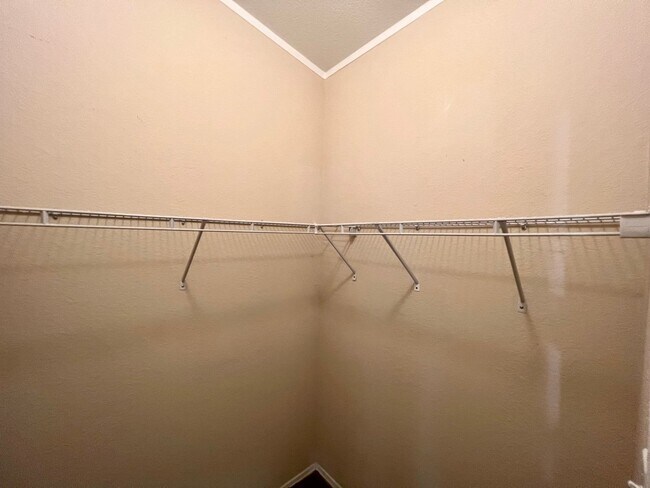 Building Photo - Spacious 4BD/3BA Home in Adkins with Chef's Kitchen & Dual Walk-In Closets!