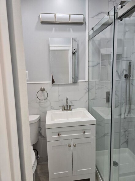 Building Photo - 540 46th St