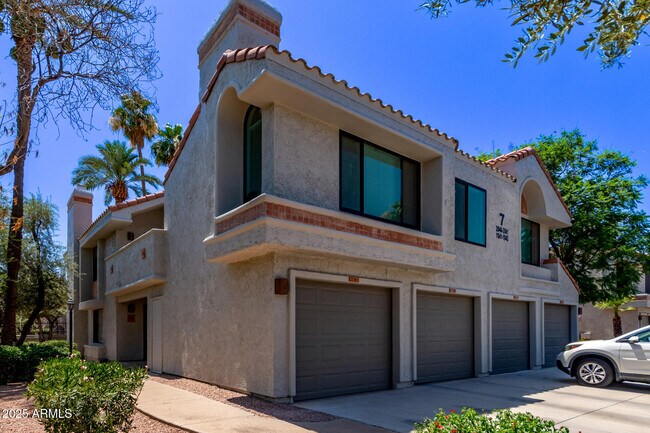 Building Photo - 10055 E Mountainview Lake Dr