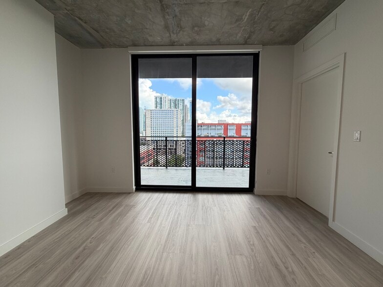 Building Photo - 1635 NE Miami Ct