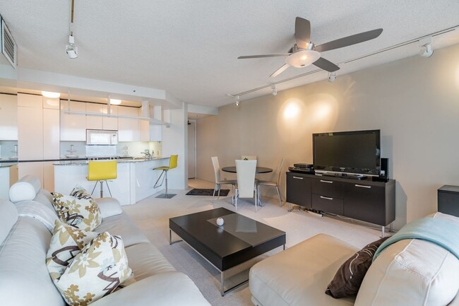Building Photo - Furnished 1 Bed 1 Bath 1 Parking at Honolulu Park Place
