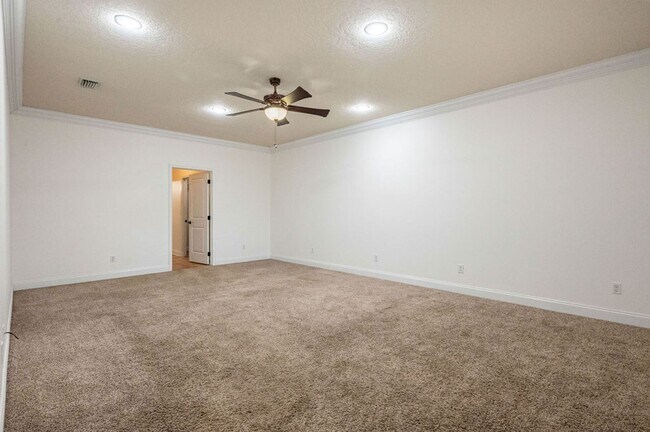 Building Photo - 4-BR Niceville Rental with Gourmet Kitchen & 2-Car Garage!