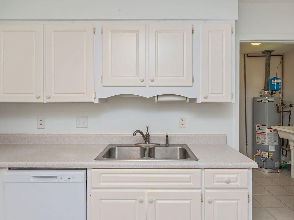 Building Photo - 110 Gardenia Ct NW