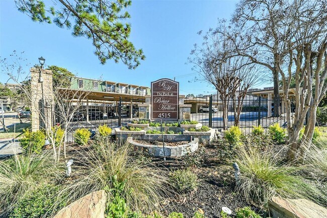 Building Photo - 4515 Briar Hollow Pl