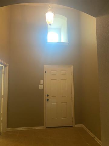 Building Photo - 2712 Lake Ridge Dr