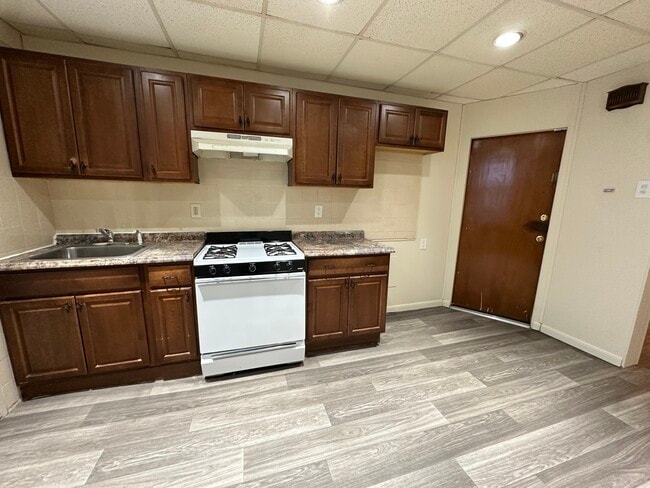 Building Photo - 818 22nd St