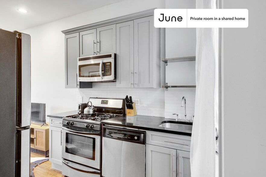 Building Photo - Private bedroom in 4 bed/1 bath Home