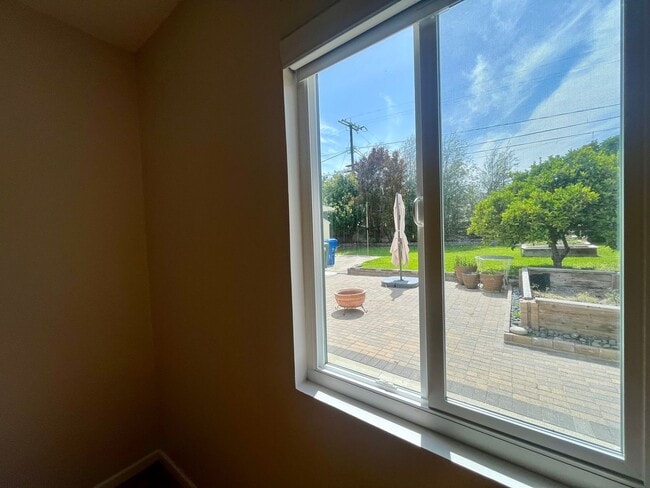 Building Photo - VISTA DEL ORO  3 BEDROOM HOUSE