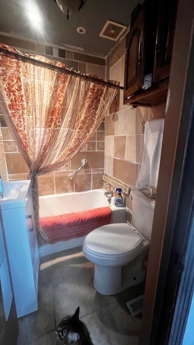 Building Photo - 305 Shelby St