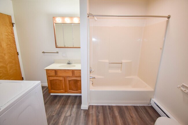 Building Photo - Two Bedroom in Jersey Shore with 1-Car Garage!