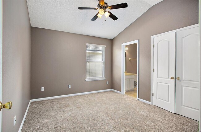 Building Photo - Beautiful Townhouse on preserve in highly ...