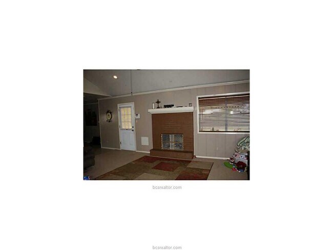 Building Photo - 2402 Quail Hollow Dr