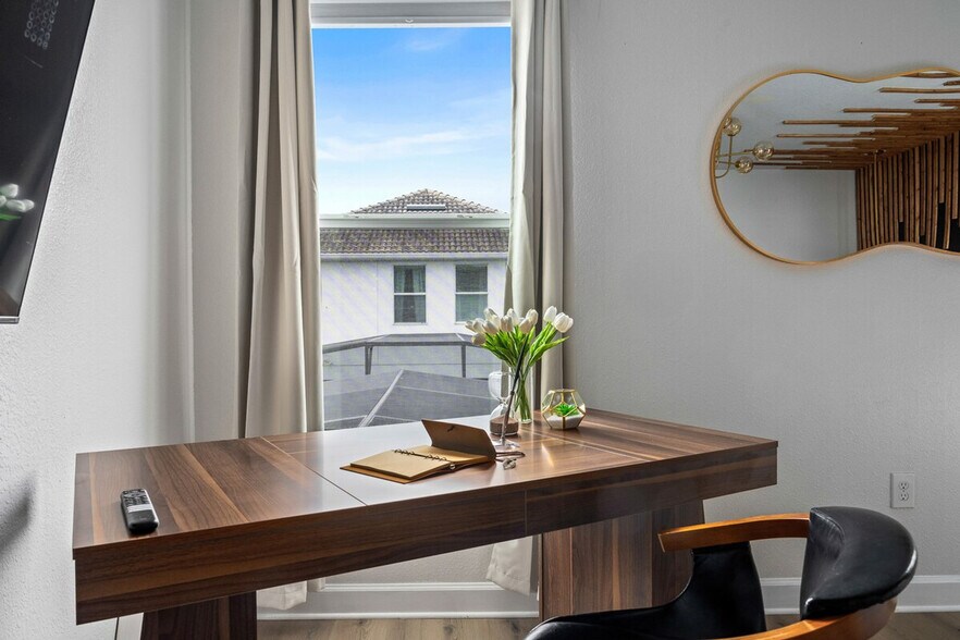 Building Photo - 4736 Sleepy Hollow Dr