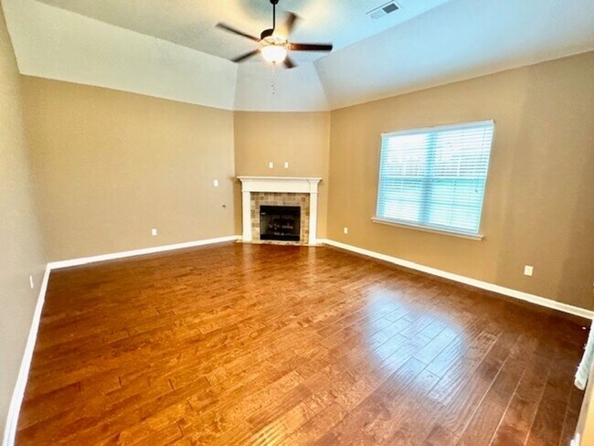 Building Photo - 6302 Vera Ln