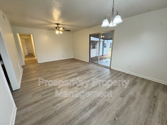 Building Photo - 3021 Emory St