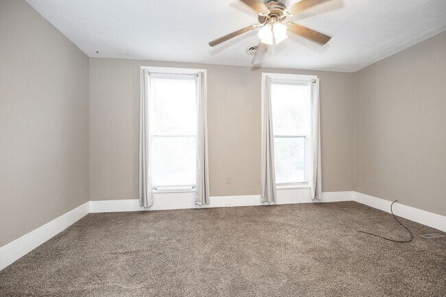 Building Photo - 1432 W 110th St
