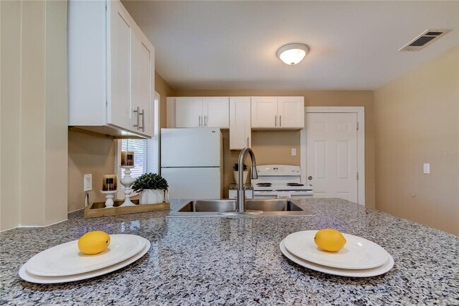 Building Photo - 1800 12th Ave S