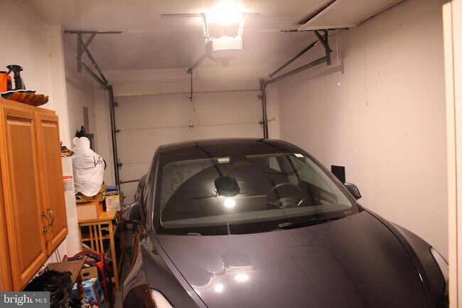 Building Photo - 219 Meadow Dr