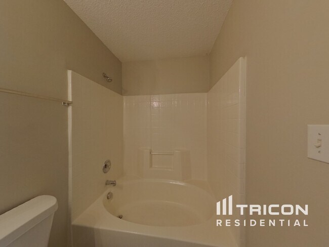 Building Photo - 4827 Hopewood Ln
