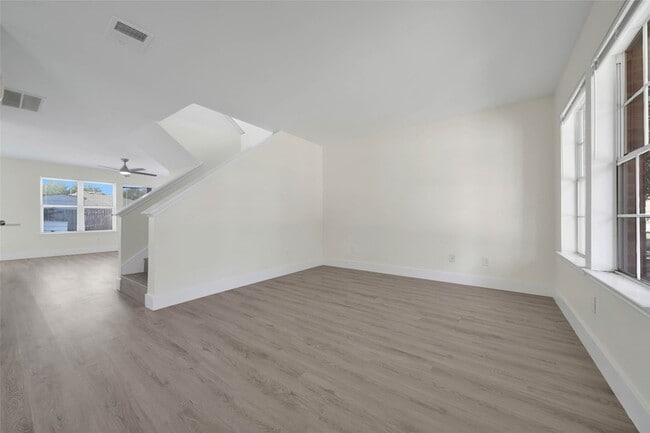 Building Photo - 5303 Bay Pines Dr