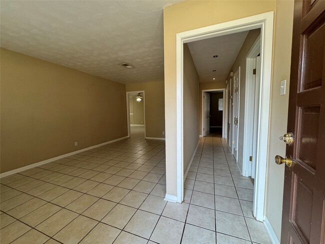 Building Photo - 1812 Dolphin Dr