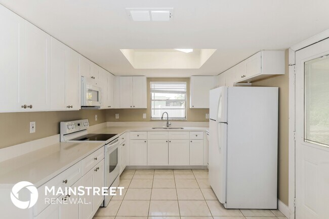 Building Photo - 2234 Village Ct
