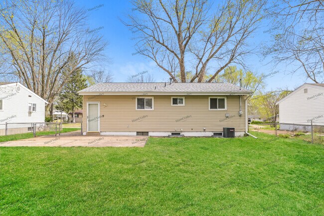 Building Photo - 1835 Shirlene Dr