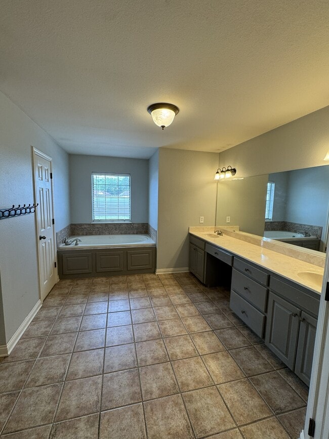 Building Photo - 6808 Cameron Ln