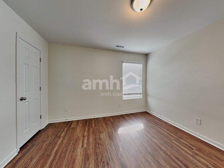 Building Photo - 1825 Beeson Park Ln