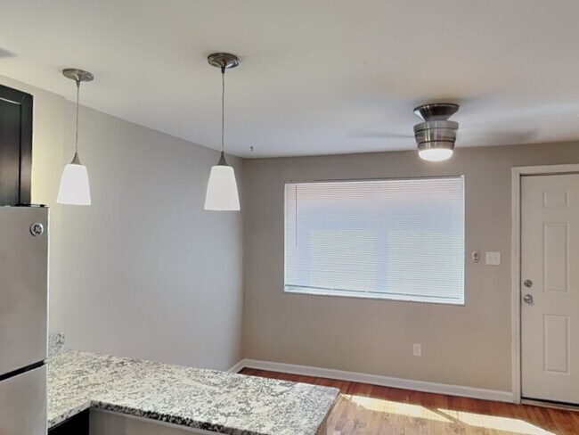 Building Photo - Lantern Square Apartments-B5