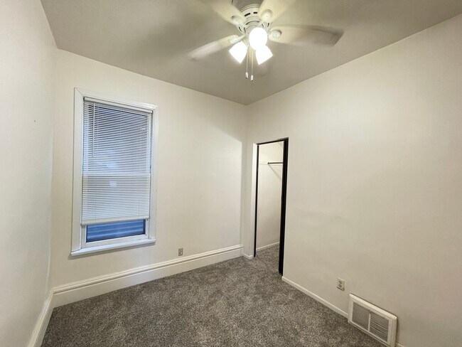 Building Photo - 410 N 52nd Ave W