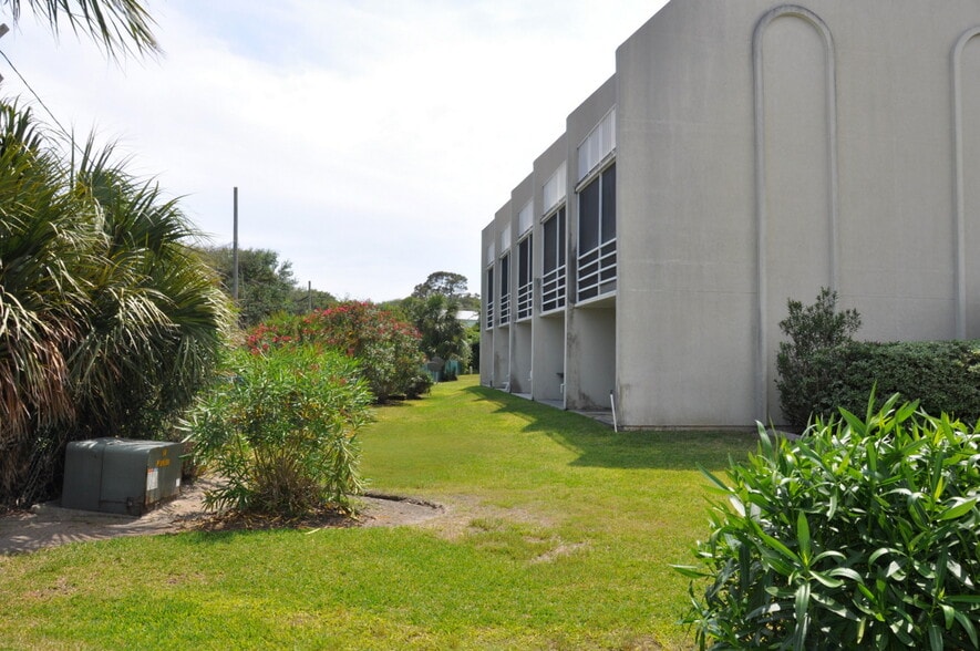 Exterior - 6 Van Horne Ave