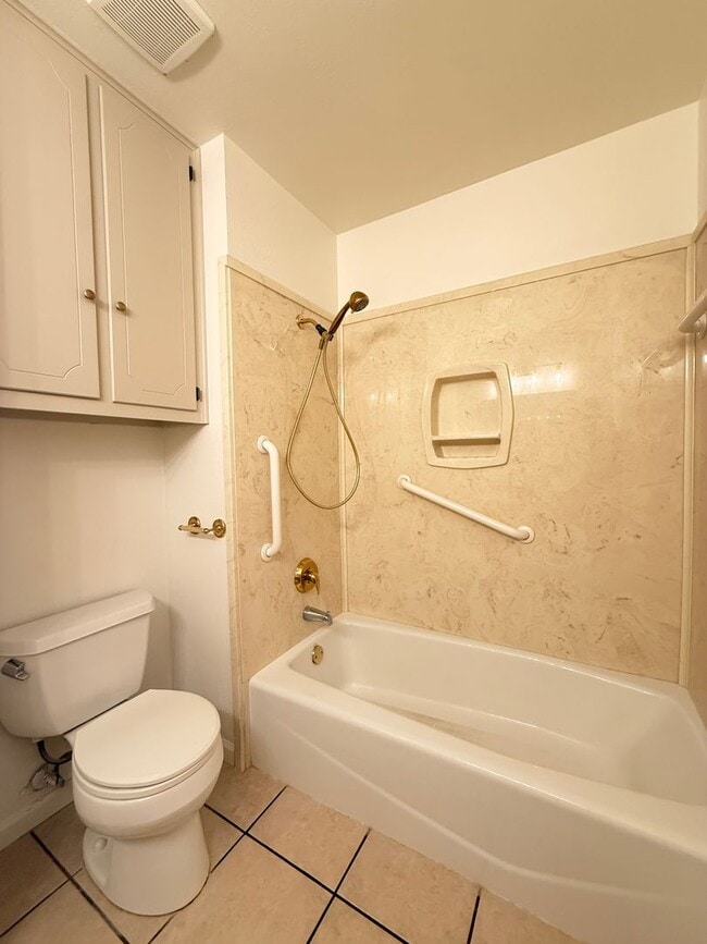 Building Photo - Beautiful 4 Bedroom 1.5 Bath - City View ISD