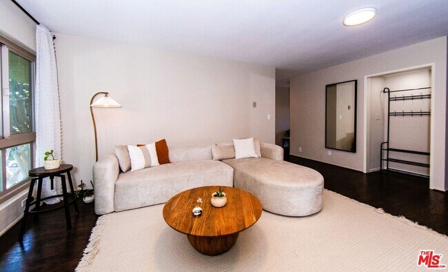 Building Photo - 6001 Canterbury Dr