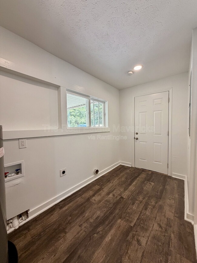 Building Photo - 14023 Mt Tabor Rd