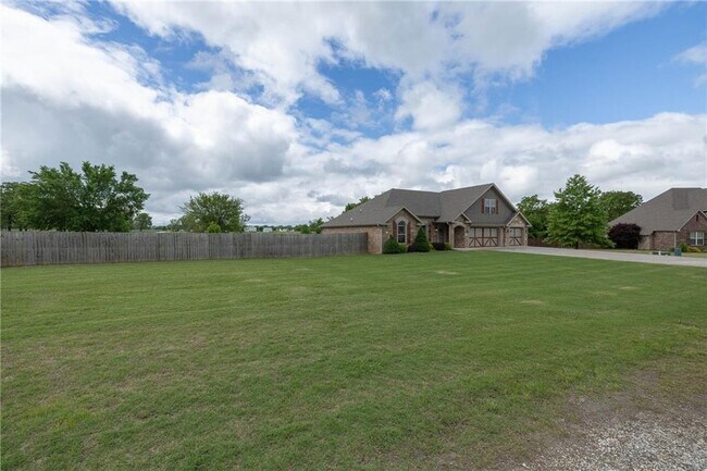 Building Photo - 13427 Meadow Ridge