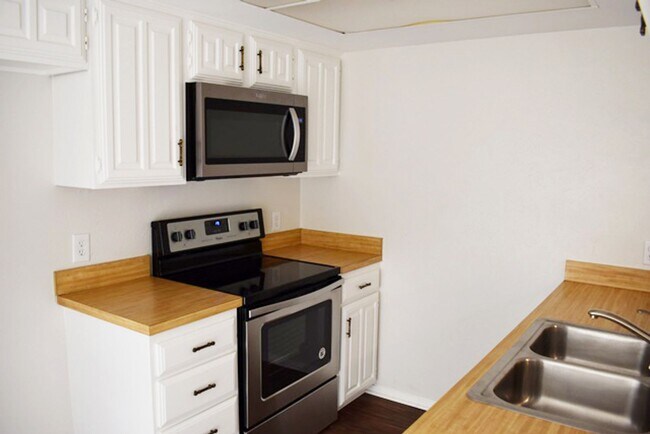 Building Photo - 2011 Via Sonoma Via