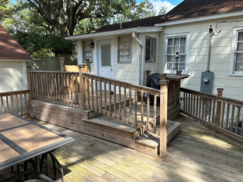 Building Photo - 1101 Monroe St