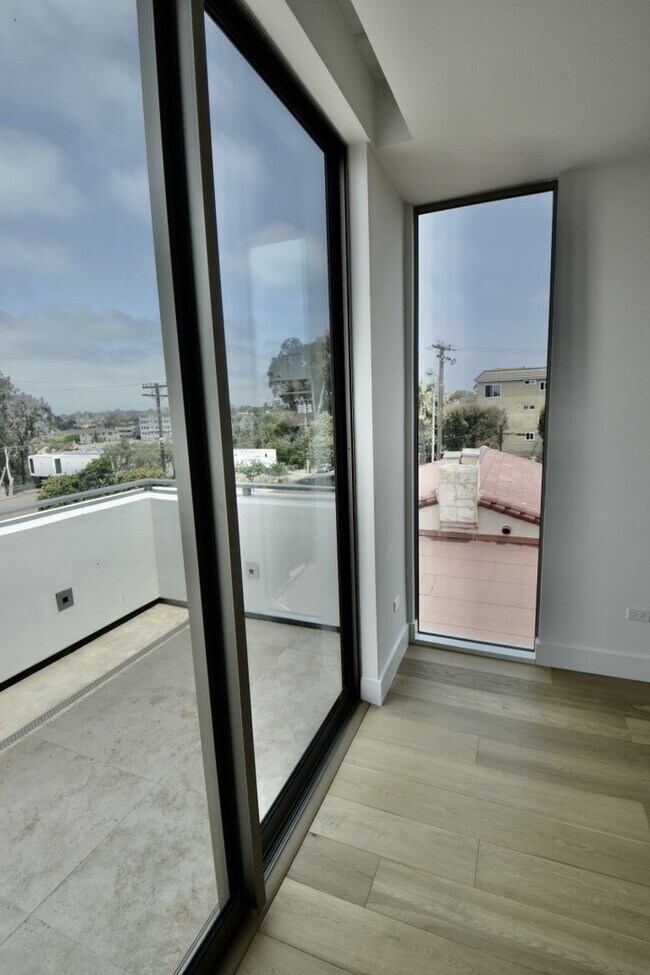 Building Photo - LUXURY 3 BEDROOM CONDO in the Unique Urban Enclave  of Palentine. Walk to Balboa Park! Parking wi...
