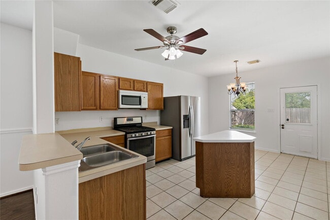 Building Photo - Jefferson Street, Pearland, TX 77584 - 3 BR 2 BA single-family home