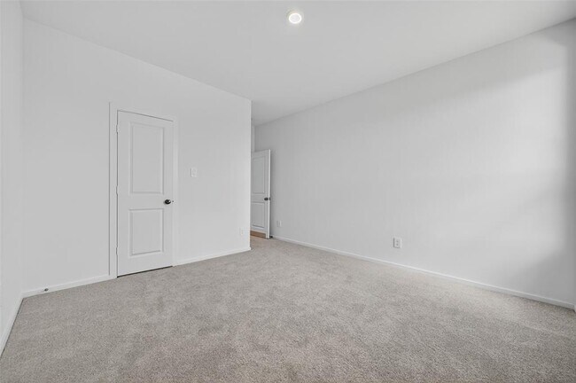 Building Photo - 32006 Medallion Oaks Trl