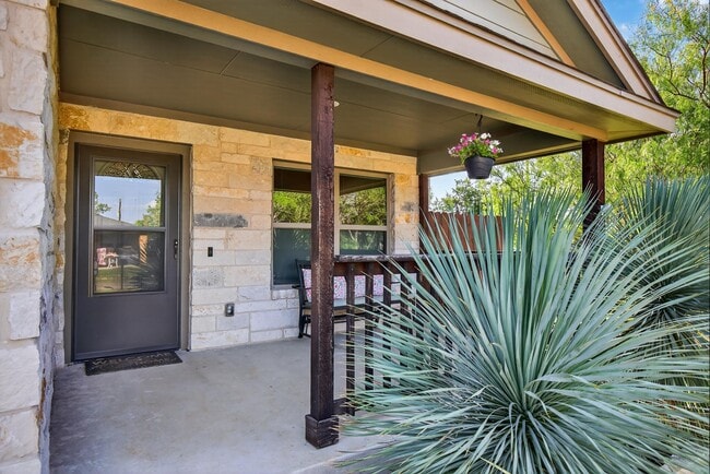 Building Photo - 830 Cypress Ln