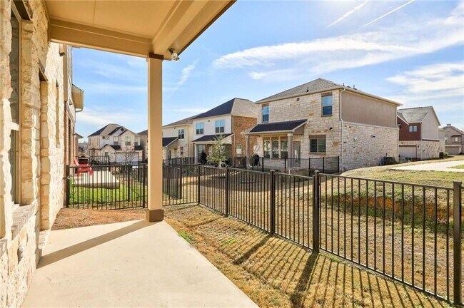 Building Photo - 2105 Town Centre Dr