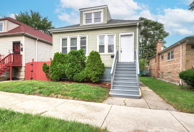 Building Photo - 9319 S Clyde Ave