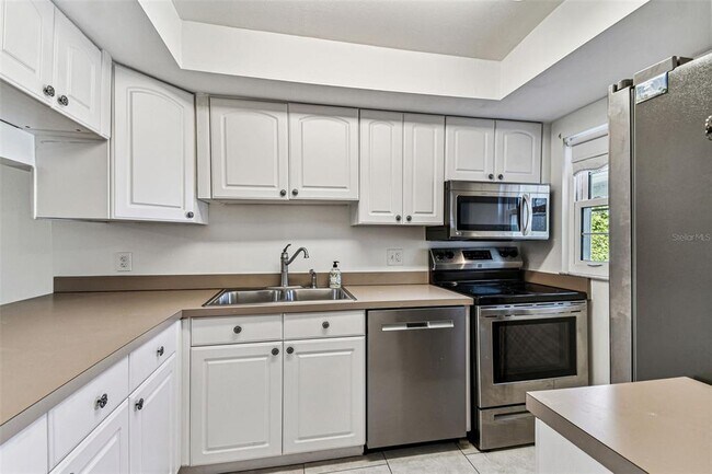 Building Photo - 3803 N Oak Dr